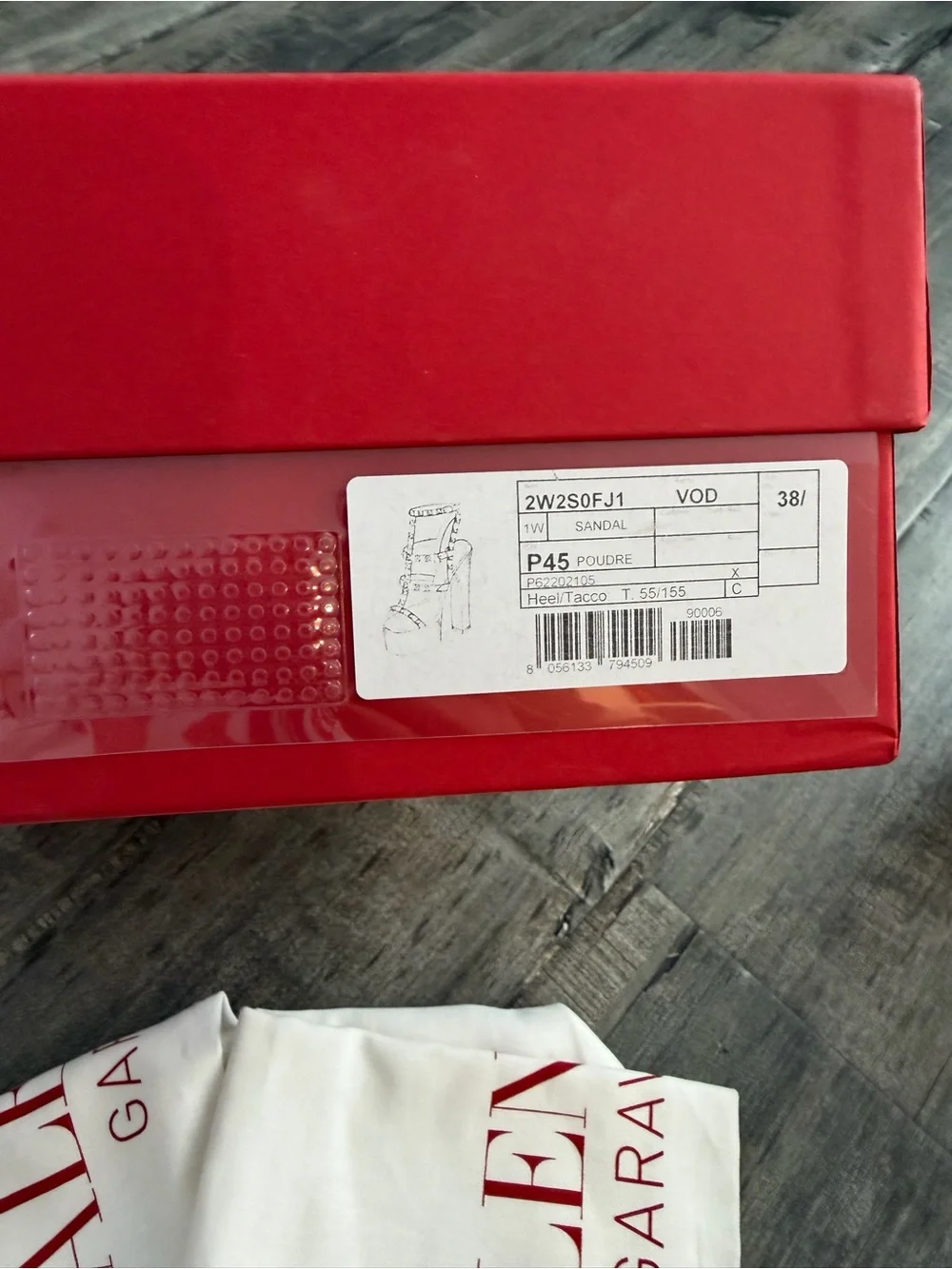 Valentino excellent pre